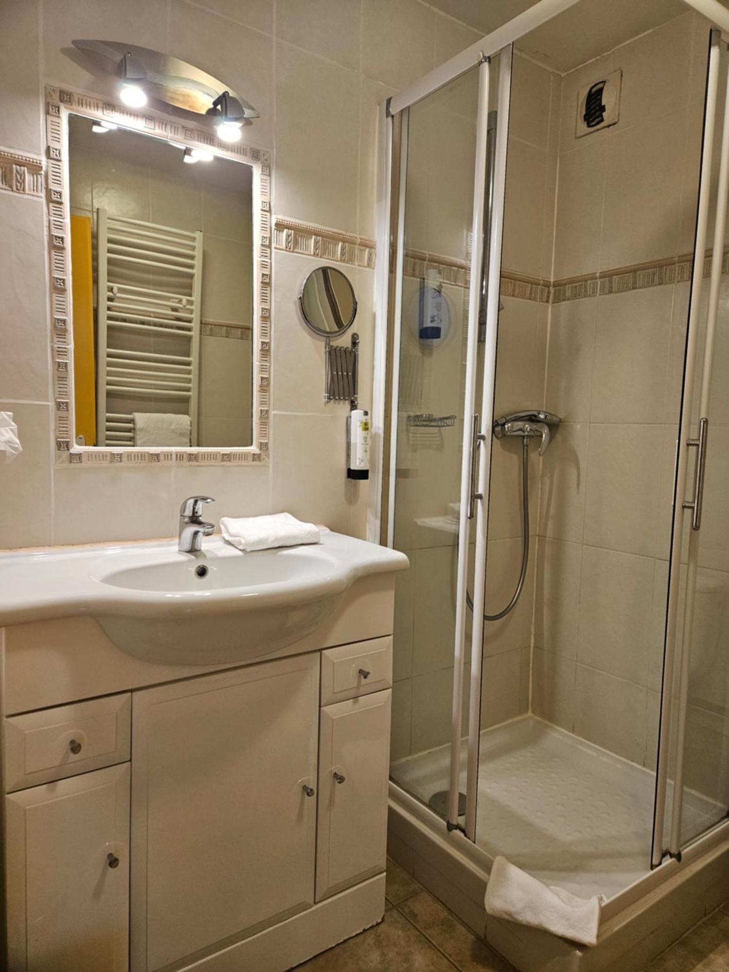 Le Val D'Amby Hotel Hieres-Sur-Amby Ngoại thất bức ảnh