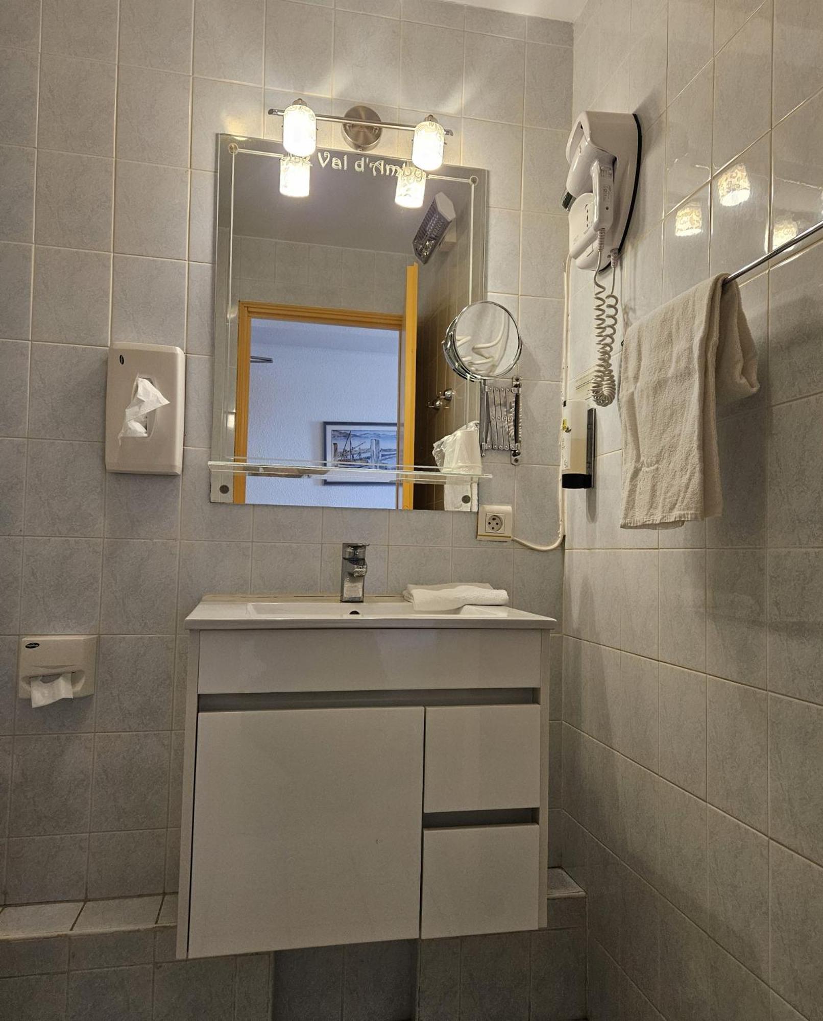 Le Val D'Amby Hotel Hieres-Sur-Amby Ngoại thất bức ảnh