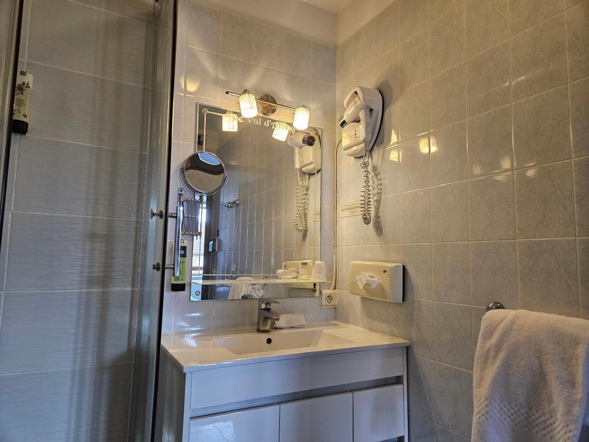 Le Val D'Amby Hotel Hieres-Sur-Amby Ngoại thất bức ảnh